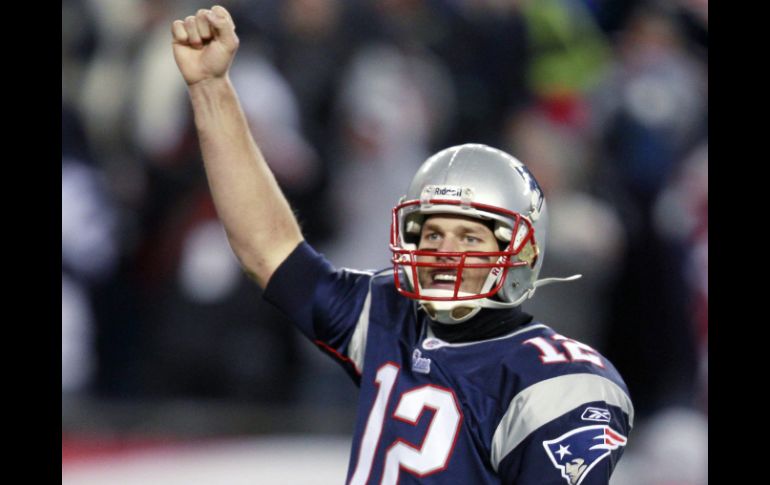 Tom Brady es el primer mariscal de campo en la historia de la NFL que gana la totalidad de votos (50) para el galardón de MVP. AP  /