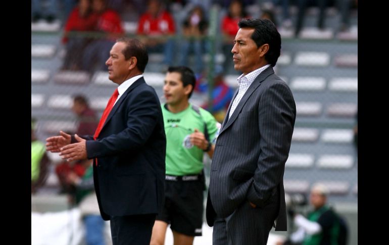 Benjamín Galindo (der.) aplaudió la entrega de sus jugadores. MEXSPORT  /