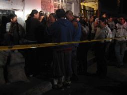 Familiares y vecinos del fallecido salieron a buscar a los agresores por la zona. O. RUVALCABA  /