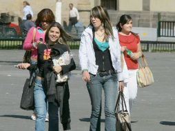 La aplicación de la vacunas es gratuita y se aplica a niñas y jóvenes de entre 9 y 19 años de edad. ARCHIVO  /