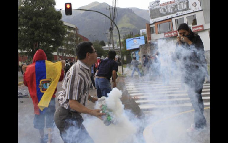 La retención del presidente Rafael Correa, desató una revuelta que duró varias horas. ARCHIVO  /