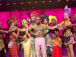 Al centro, el actor Sahr Ngaujah interpreta al músico nigeriano Fela Anikulapo Kuti. ESPECIAL  /