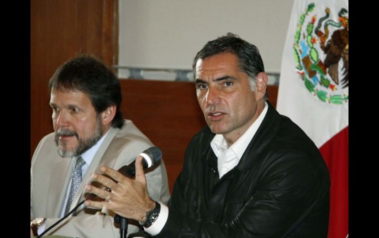Gabino Cué dijo hoy que su administración revisa la entrega de bonos en el gobierno anterior. NTX  /