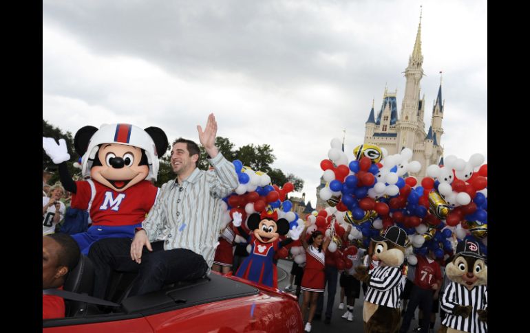 Aaron Rodgers se divierte en el tradicional festejo del Jugador Más Valioso del Super Bowl en Disney World, en Orlando. EFE  /
