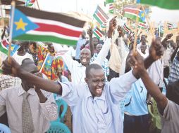 Sudaneses festejan en el Centro de Juba, principal ciudad de la región separatista que se convertirá en nación el 9 de julio. AP  /