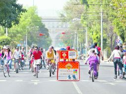 La primera vez que el paseo se efectúa en lunes, atrajo en Guadalajara a 120 mil asistentes. E. BARRERA  /