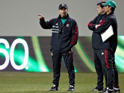 José Manuel de la Torre, en Atlanta dirigiendo un entrenamiento de la Selección mexicana. MEXSPORT  /