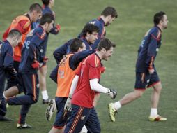 Los campeones del mundo entrenando para su partido ante Colombia. EFE  /