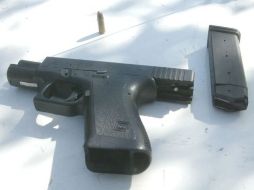El inculpado y las armas quedaron a disposición del representante social de la federación. ARCHIVO  /