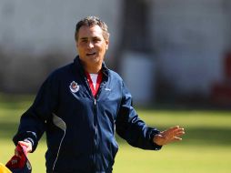 José Luis Real da indicaciones durante el entrenamiento del Guadalajara. MEXSPORT  /