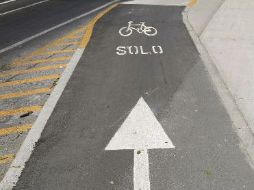 Trabajadores realizan labores en el Camino Real a Colima, cuya ampliación está a punto de concluir. ARCHIVO  /