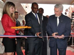 El comandante de la revolución Ramiro Valdez (d) y el secretario general de la Unión Internacional de Telecomunicaciones, en Cuba. EFE  /