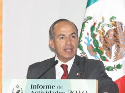 El mandatario mexicano, Felipe Calderón, en la presentación del informe 2010 de la CNDH. EFE  /