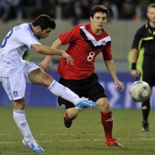 Grecia supera a Canadá