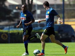 Aquivaldo Mosqueda (izq.) en la sesión de entrenamiento del 9 e febrero, en Coapa. MEXSPORT  /