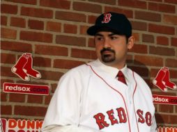 El beisbolista mexicano Adrían González ya trabaja con los Medias Rojas de Boston. ARCHIVO  /