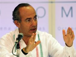 Felipe Calderón podió a senadores del PAN iniciativas de ley pendientes. EFE  /
