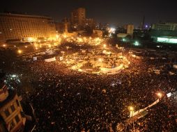 En la Plaza Tahir, ciento esperan el mensaje del presidente Hosni Mubarak. AP  /