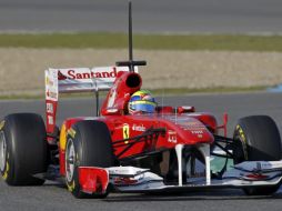 El piloto brasileño Felipe Massa, de la escudería Ferrari, obtuvo el mejor tiempo en el primer entrenamiento de la F1. EFE  /