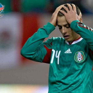 'Chicharito' en duda para derbi de Manchester