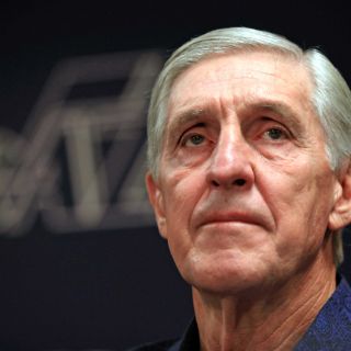 El longevo Jerry Sloan se retira