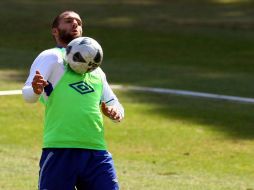 Emmanuel Villa entrena al parejo del equipo celeste. MEXSPORT  /