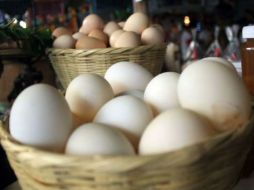 Buscan reforzar campañas para ganar nuevos mercados no sólo de huevo, también de carne de pollo. ARCHIVO  /