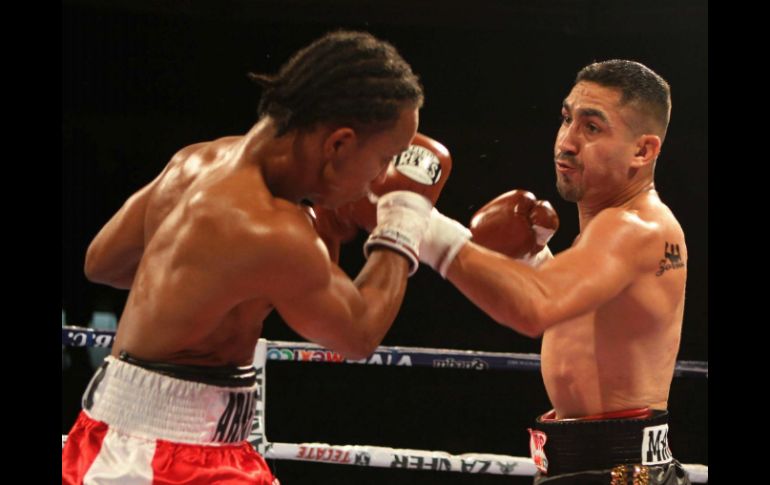 La pelea más reciente de Soto (der.) fue el 4 de diciembre, defensa que hizo ante Urbano Antillon. MEXSPORT  /