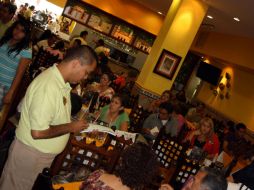 Lugares como restaurantes, bares, hoteles y destinos en el interior del Estado son los más concurridos por parejas. H. HINOJOSA  /