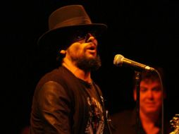 Robi Draco deleitó a los asistentes con un repertorio de sus temas más representativos. M. FREYRÍA  /