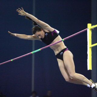 Isinbayeva mejora su marca