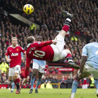 Golazo de Rooney da triunfo al United