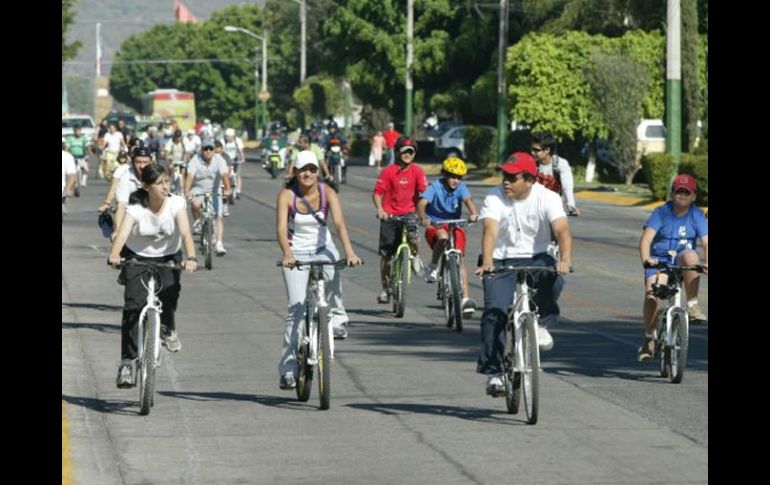 Se realizará Paseo a Ciegas cada domingo en la Vía RecreActiva. ARCHIVO  /