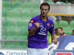 Alberto Gilardino de la Fiorentina celebra tras marcar un gol al Palermo durante el partido de la Seria A. EFE  /