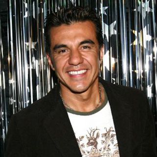 Adrián Uribe disfruta del éxito