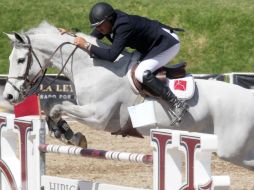 El jinete Frank Van Helmond, monta a “Silver Creek”, caballo con el que conquistó la prueba Libre a 1.40 metros. A. CAMACHO  /