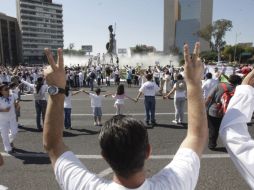 La manifestación “Bien muchos por la paz” exigió a las autoridades poner un alto a la violencia en Jalisco. S. NUÑEZ  /