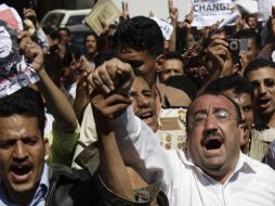 Yemeníes alzan la voz para pedir una reforma política. REUTERS  /