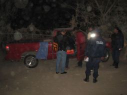 El cuerpo del hombre de aproximadamente 40 años, fue trasladado al SEMEFO, en espera de ser reconocido.  O. RUVALCABA  /