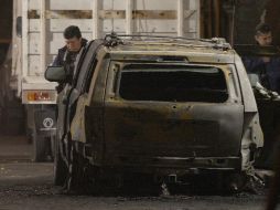 Al interior del vehículo incendiado fue localizado un cuerpo con cinco impactos de bala. NOTIMEX  /