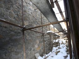 En la imagen, obras de reconstrucción del muro caído en el Palacio de Verano de Beijing. EFE  /