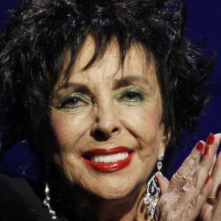 Elizabeth Taylor continúa hospitalizada debido a problemas cardiacos