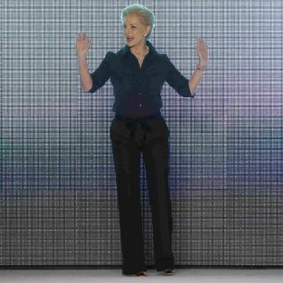 Carolina Herrera presenta trajes para mujer moderna y sofisticada