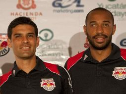 Rafael Márquez y Thierry Henry esperan un buen partido mañana ante Chivas. MEXSPORT ARCHIVO  /