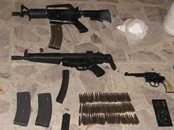 Las armas fueron puestas ante la Procuraduría General de la República para que inicie la averiguación previa del caso. ESPECIAL  /