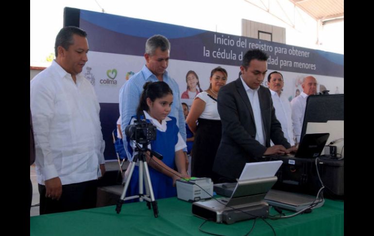 Blake Mora encabezó la puesta en marcha de la expedición de la Cédula de Identidad Ciudadana. El Universal  /