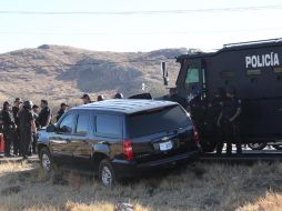 Elementos de la Policía federal resguardan el sitio donde los agentes fueron baleados. EL UNIVERSAL  /