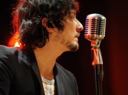 León Larregui, vocalista de Zoé, durante la grabación del material unplugged. CORTESÍA  /