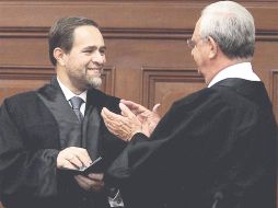 El nuevo ministro Jorge Pardo Rebolledo (izquierda) con el ministro presidente Juan Silva Meza. EL UNIVERSAL  /