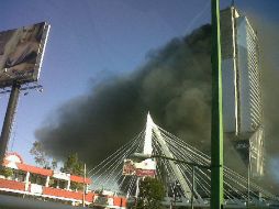 Personal de emergencias se trasladó al lugar en al menos una decena de ambulancias y otra de unidades de bomberos. @katyzl  /